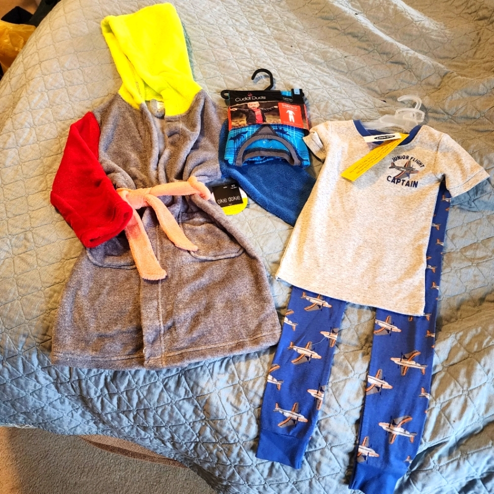 Nwt 5T pajama lot: robe, cuddl duds, airplane cotton pjs
